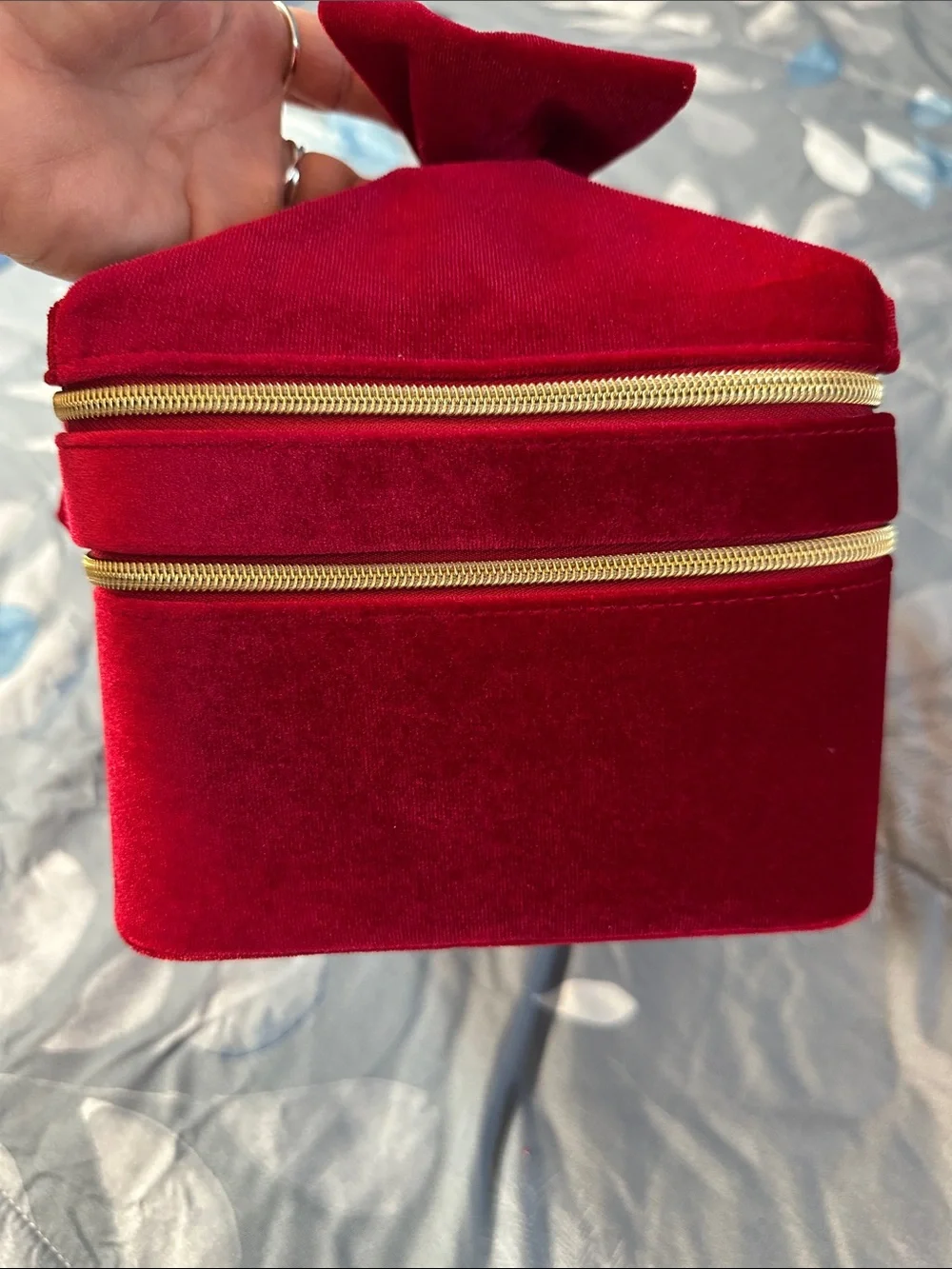 NWOT Estee Lauder Red Velvet Bow Holiday Train Cosmetic/Travel Case ♥️♥️♥️